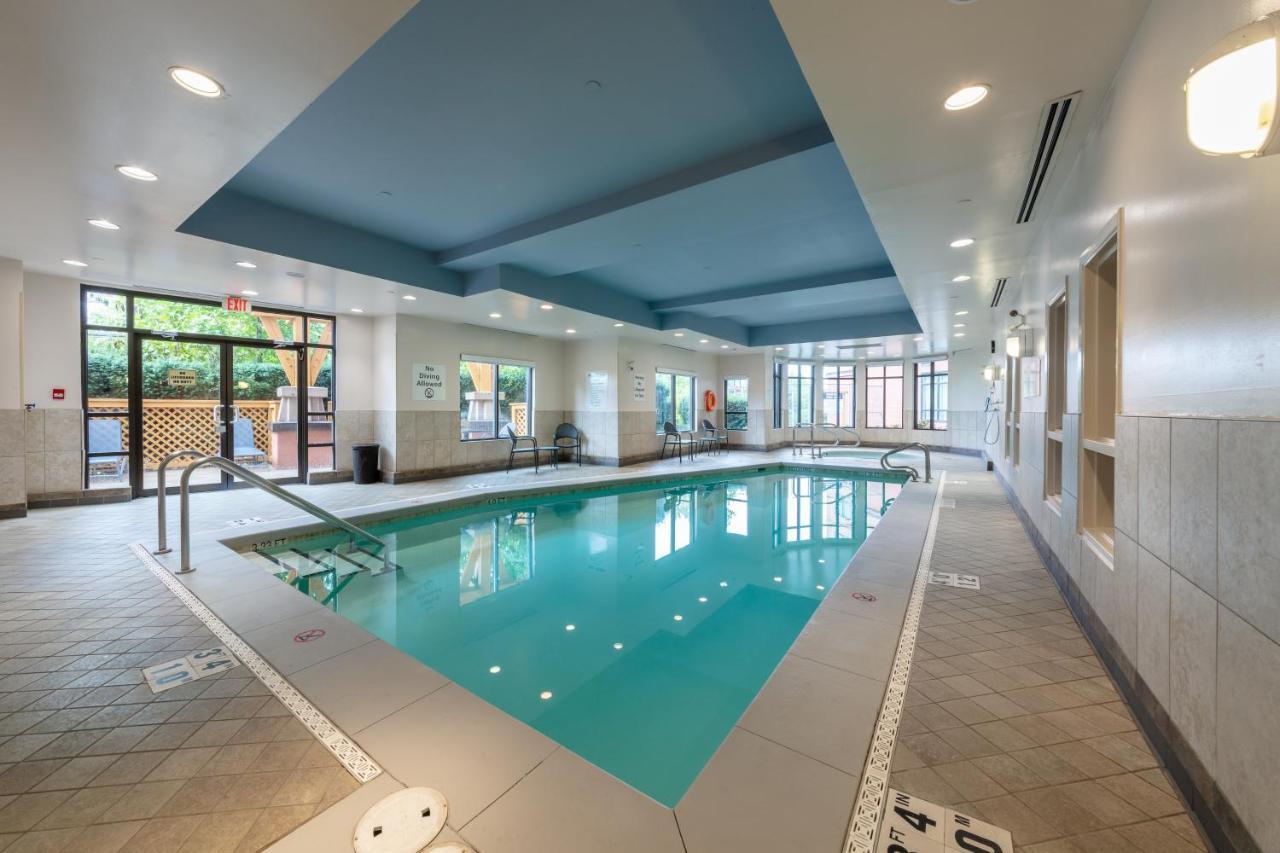 Holiday Inn Express & Suites Riverport Richmond By Ihg Bagian luar foto