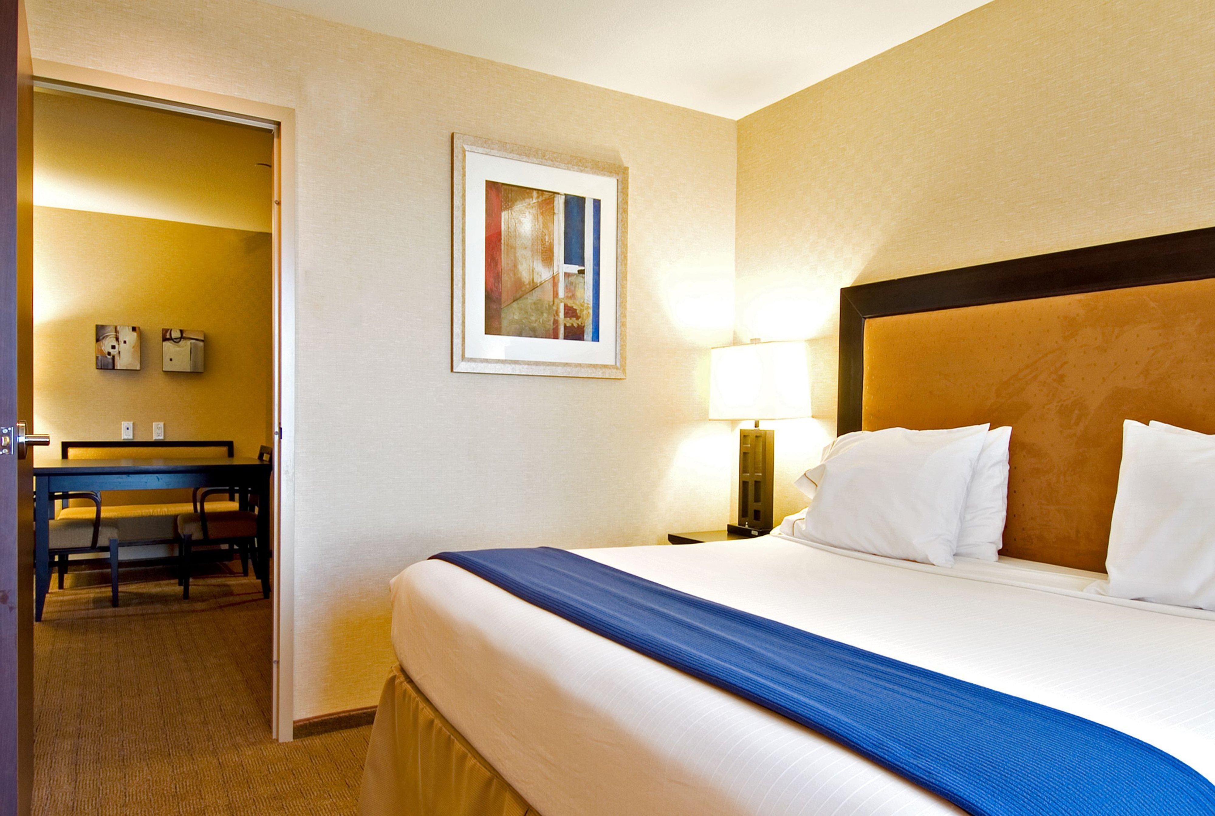 Holiday Inn Express & Suites Riverport Richmond By Ihg Bagian luar foto