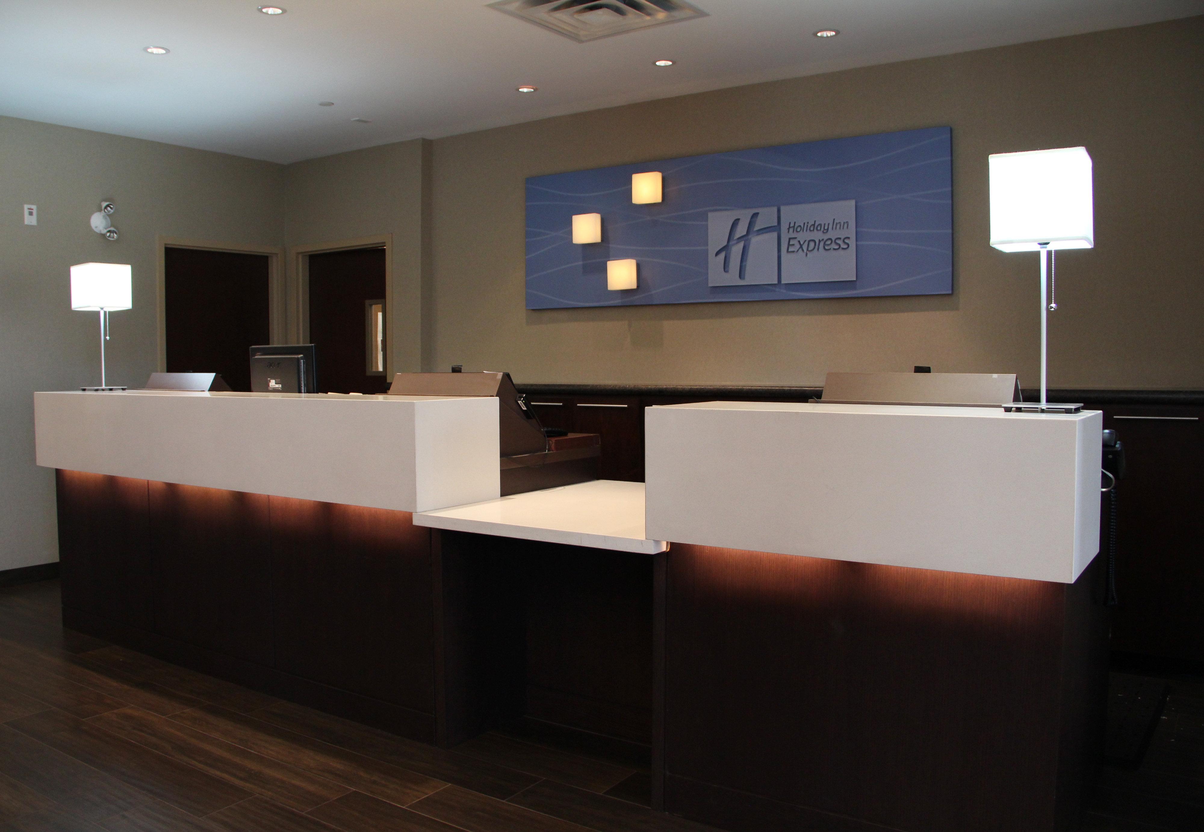 Holiday Inn Express & Suites Riverport Richmond By Ihg Bagian luar foto