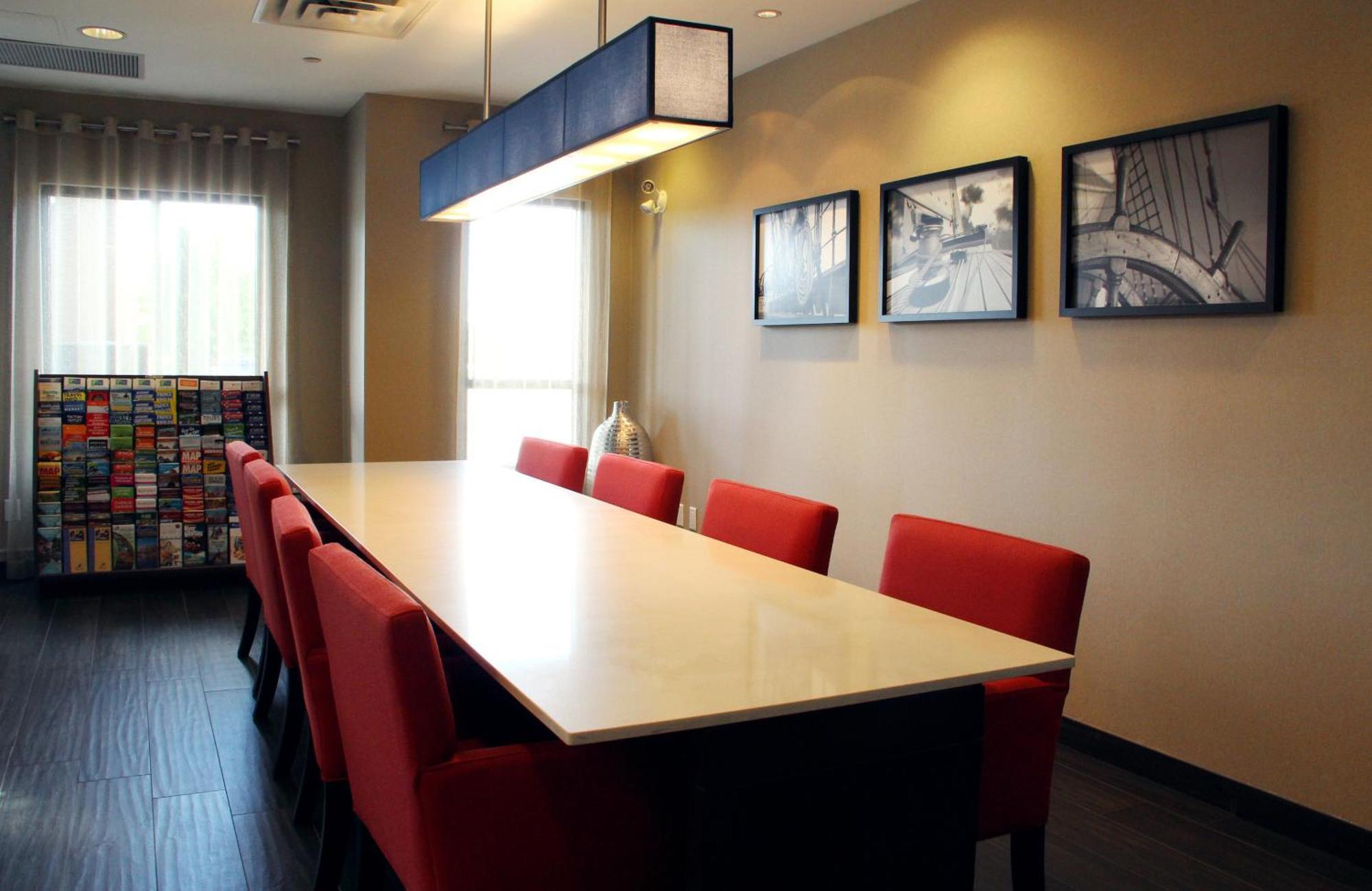 Holiday Inn Express & Suites Riverport Richmond By Ihg Bagian luar foto