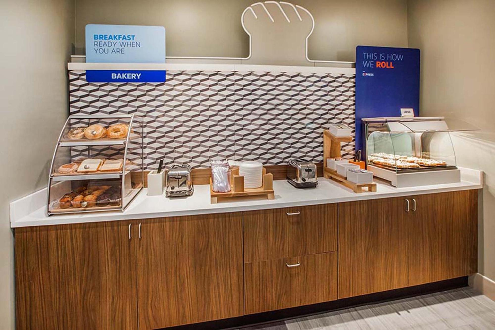 Holiday Inn Express & Suites Riverport Richmond By Ihg Bagian luar foto