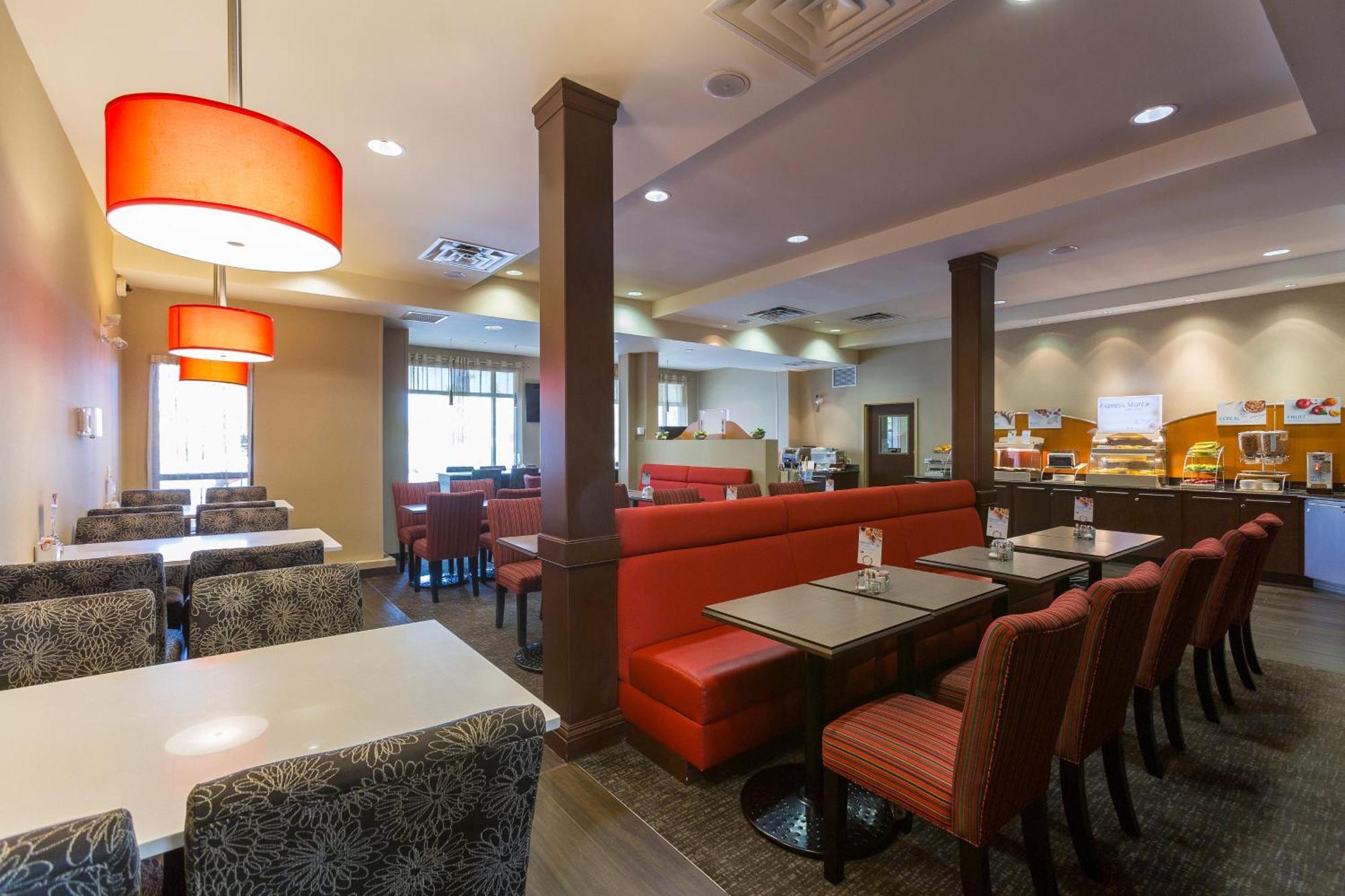 Holiday Inn Express & Suites Riverport Richmond By Ihg Bagian luar foto